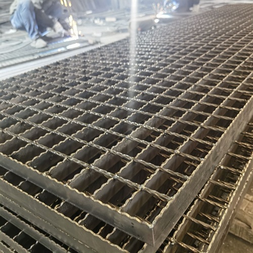 提升工业平台安全性：防滑承重强齿型钢格栅顽咖电竞娱乐怎么样
